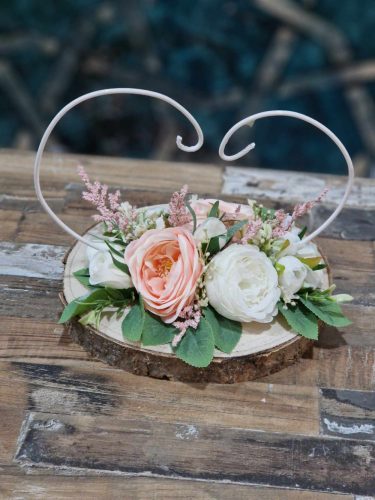 Hajlított Szív alakú gyűrűtartó - Rózsaszín/Fehér virágokkal