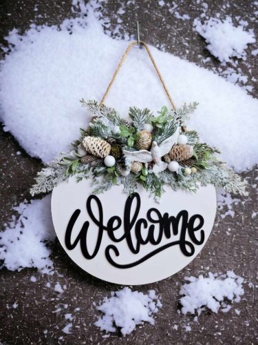 Téli ajtókopogtató kerámia galambbal, fehér bogyókkal, Welcome felirattal